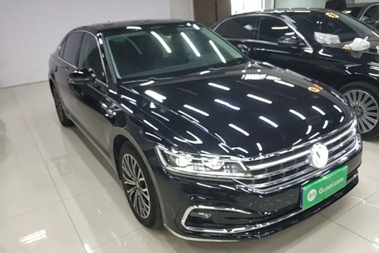 Used Volkswagen Phideon 2021 380TSI Luxury Edition Front Right 45 Deg
