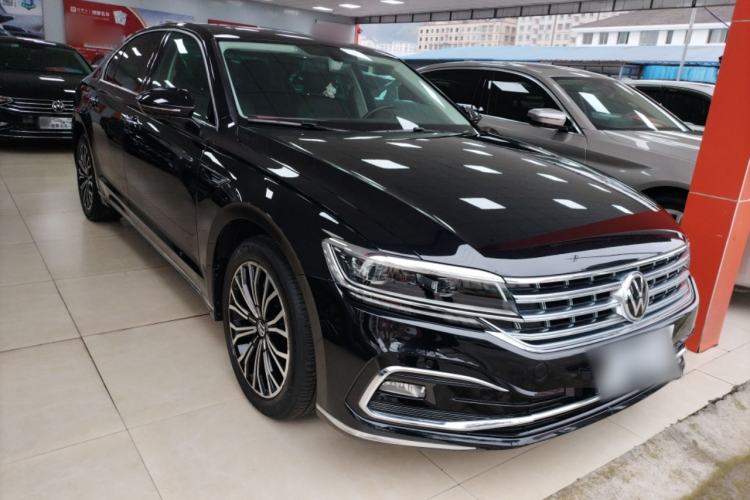 Used Volkswagen Phideon 2021 380TSI Luxury Edition Front Right 45 Deg