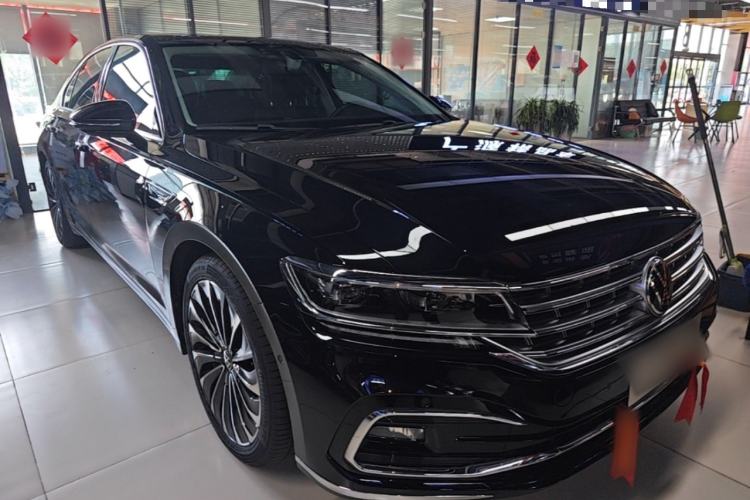 Used Volkswagen Phideon 2021 380TSI Prestige Edition Front Right 45 Deg