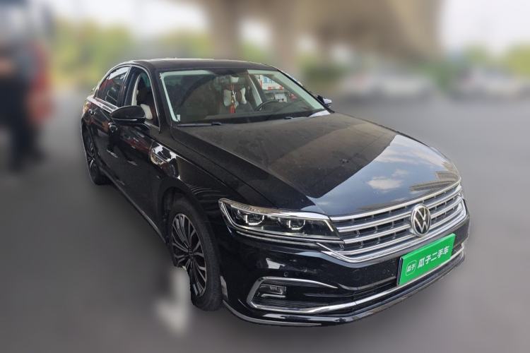 Used Volkswagen Phideon 2021 380TSI Luxury Edition Front Right 45 Deg