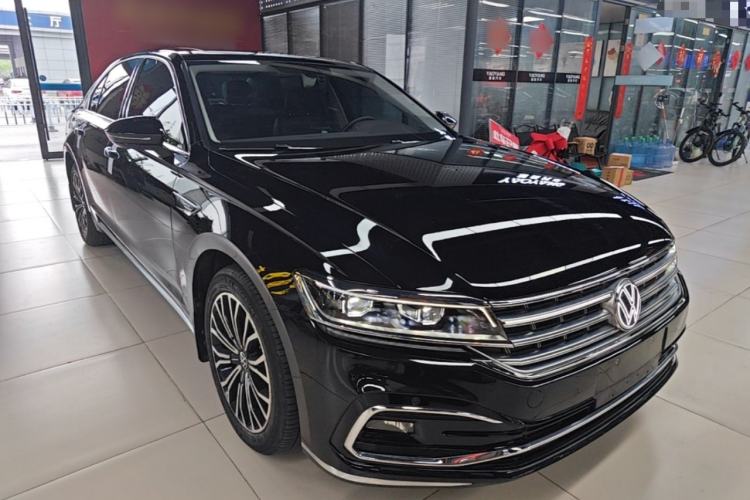 Used Volkswagen Phideon 2021 380TSI Luxury Edition Front Right 45 Deg
