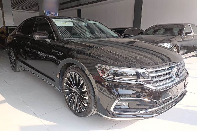 Used Volkswagen Phideon 2021 380TSI Prestige Edition Front Right 45 Deg