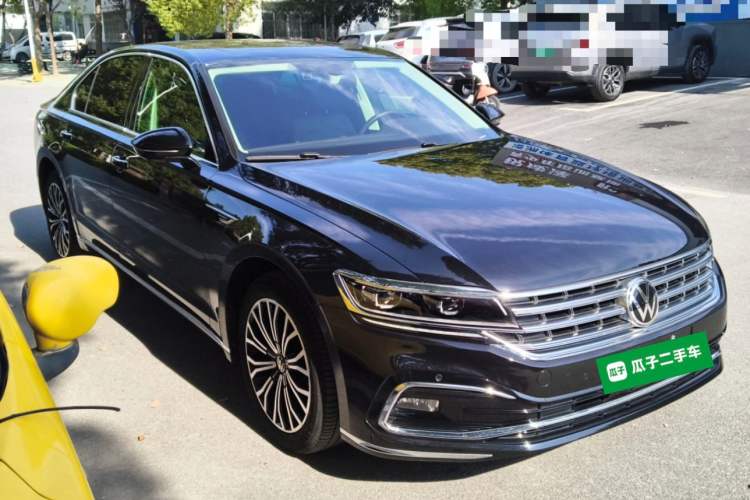 Used Volkswagen Phideon 2021 380TSI Luxury Edition Front Right 45 Deg