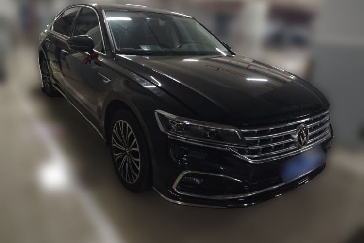 Used Volkswagen Phideon 2021 380TSI Luxury Edition Front Right 45 Deg