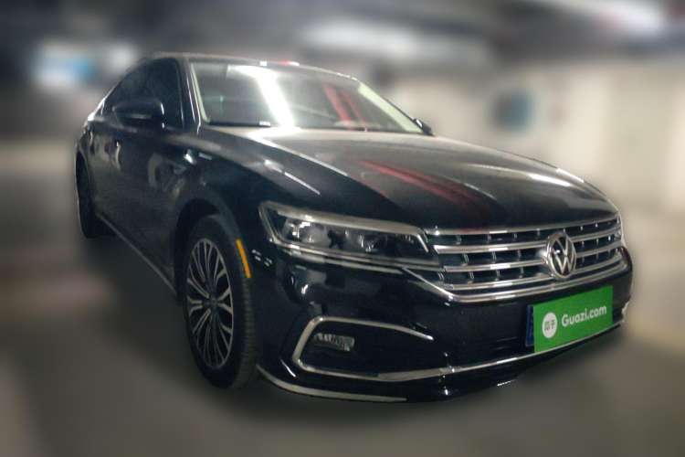 Used Volkswagen Phideon 2021 380TSI Luxury Edition Front Right 45 Deg