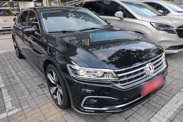 Used Volkswagen Phideon 2021 380TSI Prestige Edition Front Right 45 Deg