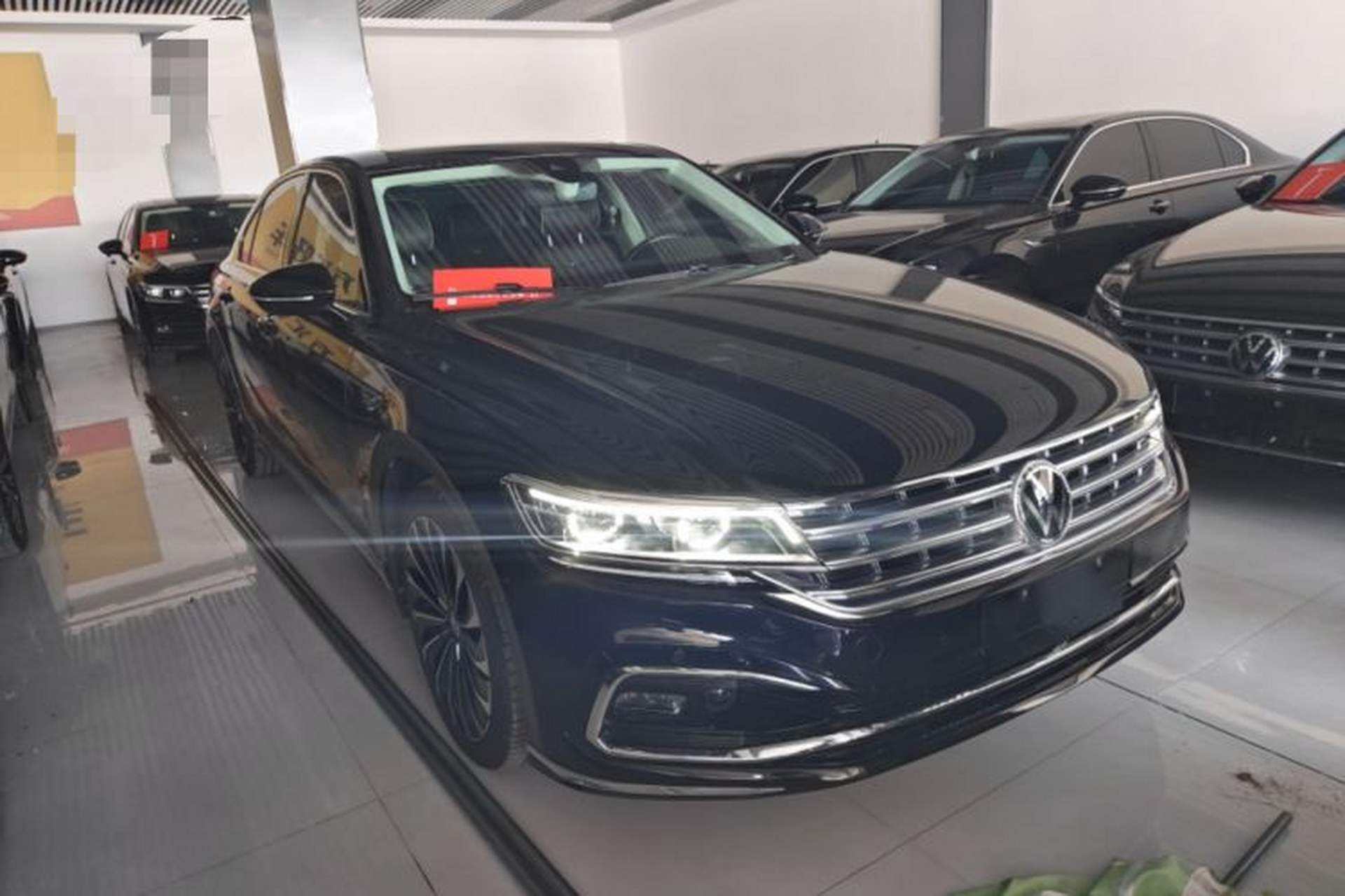 Used Volkswagen Phideon 2021 380TSI Prestige Edition Front Right 45 Deg
