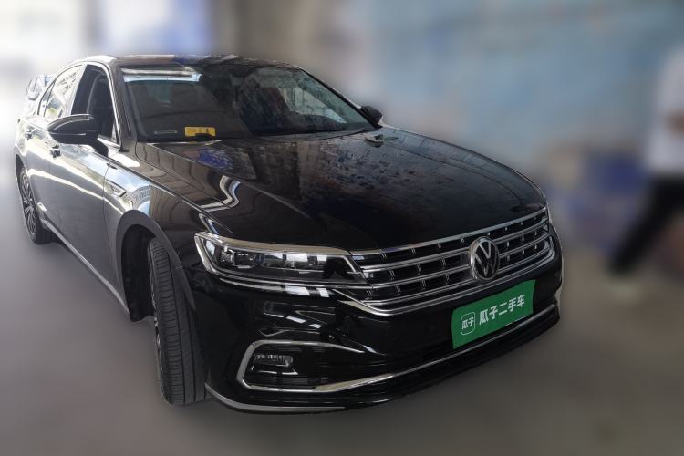 Used Volkswagen Phideon 2021 380TSI Luxury Edition Front Right 45 Deg