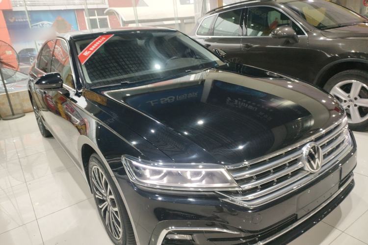 Used Volkswagen Phideon 2021 380TSI Luxury Edition Front Right 45 Deg