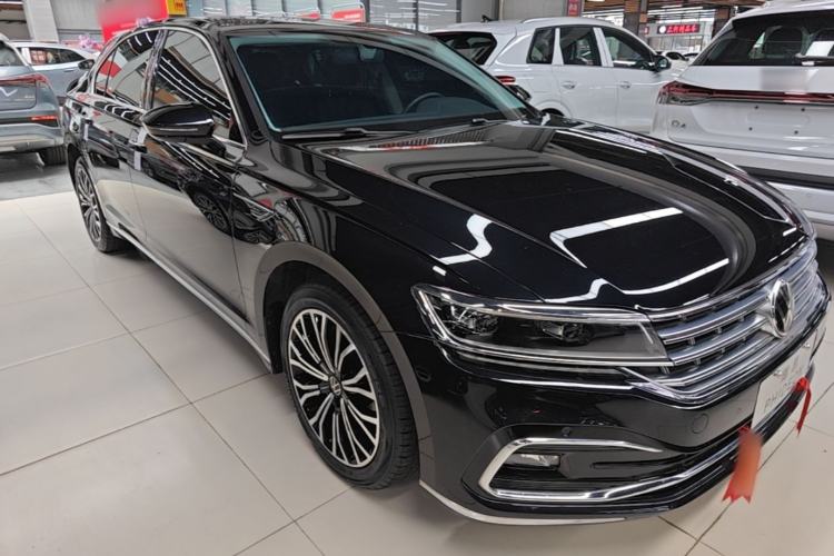 Used Volkswagen Phideon 2021 380TSI Luxury Edition Front Right 45 Deg