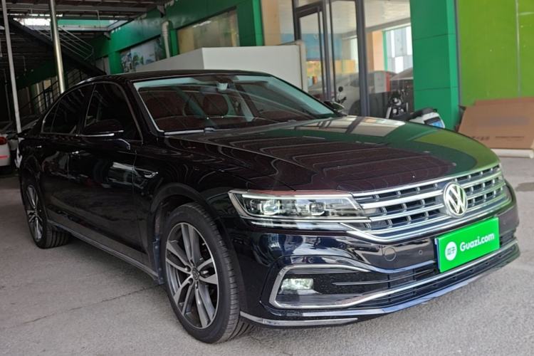 Used Volkswagen Phideon 2021 380TSI Luxury Edition Front Right 45 Deg
