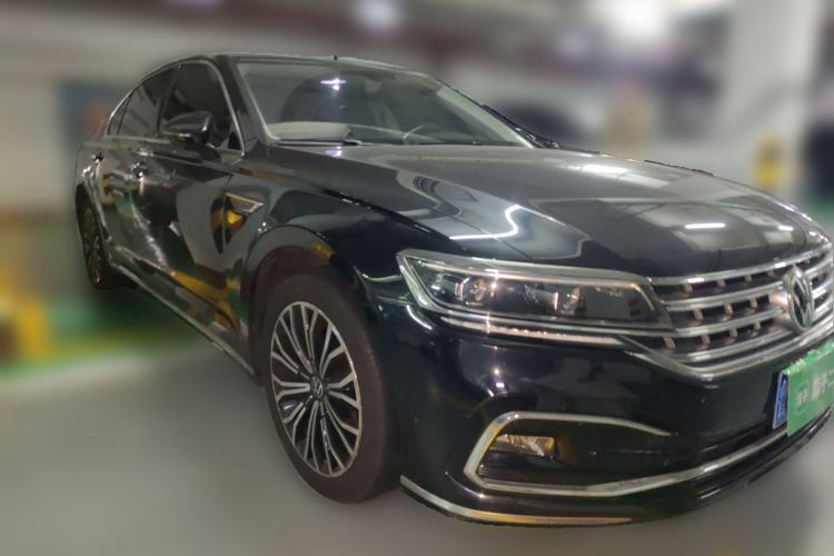 Used Volkswagen Phideon 2021 380TSI Luxury Edition Front Right 45 Deg