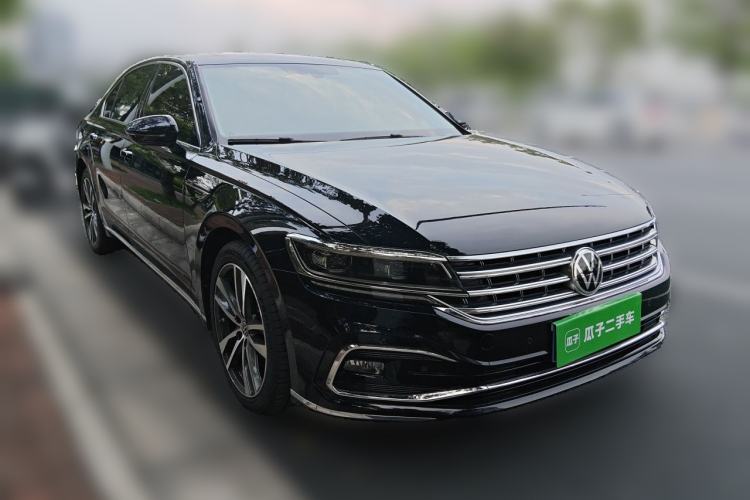Used Volkswagen Phideon 2021 380TSI Luxury Edition Front Right 45 Deg