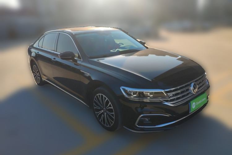 Used Volkswagen Phideon 2021 380TSI Luxury Edition Front Right 45 Deg