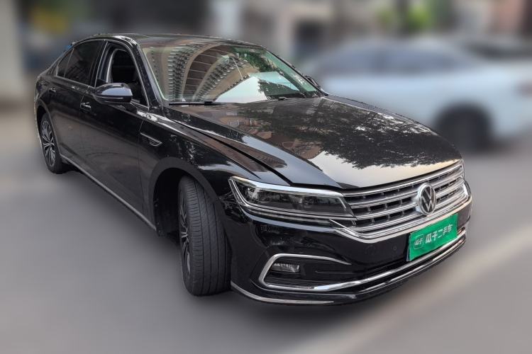 Used Volkswagen Phideon 2021 380TSI Luxury Edition Front Right 45 Deg