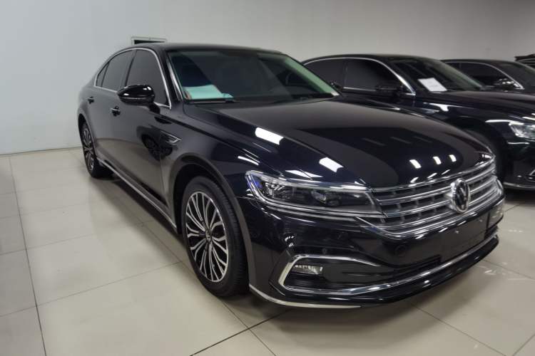 Used Volkswagen Phideon 2021 380TSI Luxury Edition Front Right 45 Deg