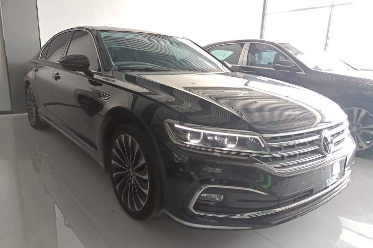 Used Volkswagen Phideon 2021 380TSI Prestige Edition Front Right 45 Deg