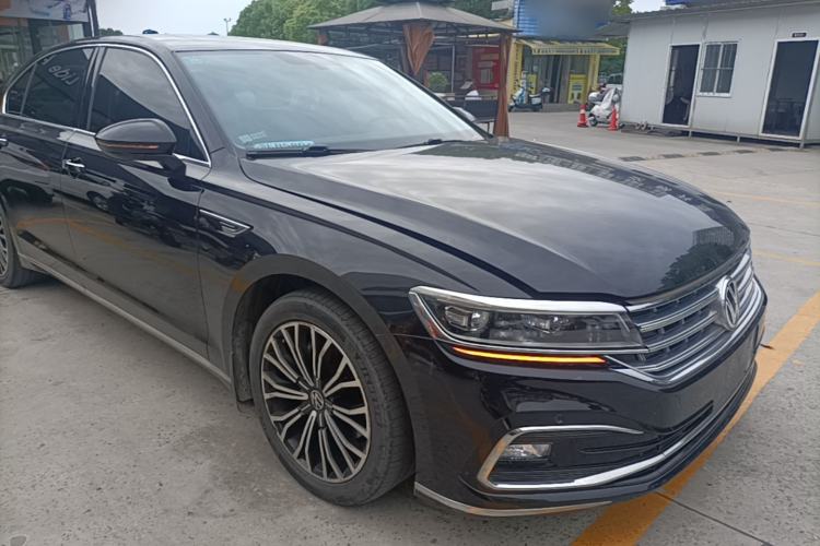Used Volkswagen Phideon 2021 380TSI Luxury Edition Front Right 45 Deg
