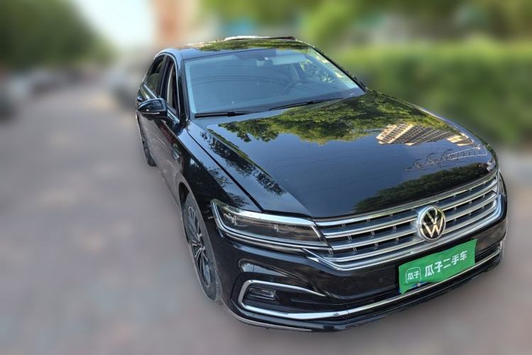 Used Volkswagen Phideon 2021 380TSI Luxury Edition Front Right 45 Deg