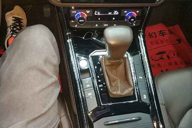 Used Volkswagen Phideon 2021 380TSI Luxury Edition Gear Lever