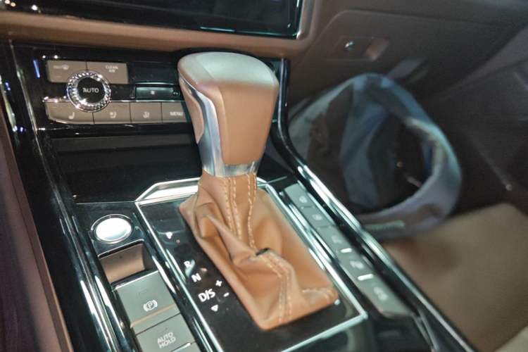 Used Volkswagen Phideon 2021 380TSI Prestige Edition Gear Lever