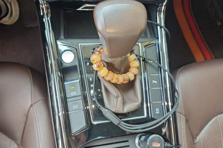 Used Volkswagen Phideon 2021 380TSI Luxury Edition Gear Lever