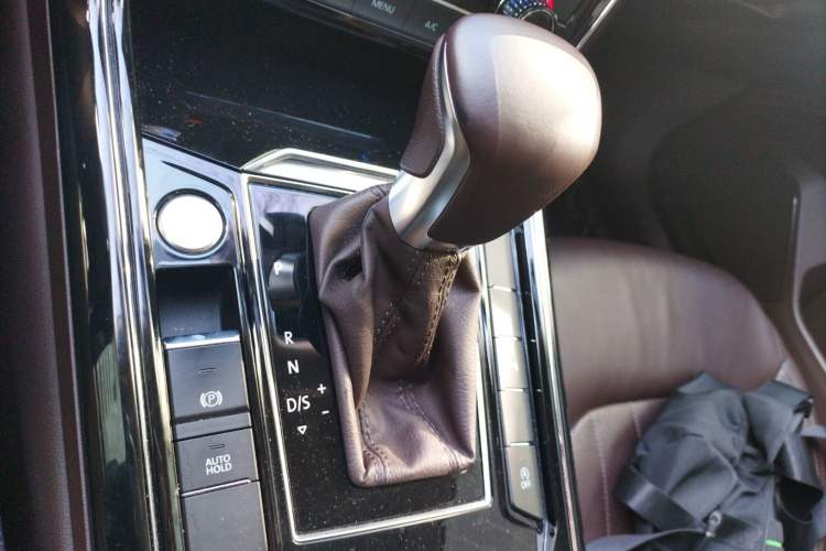Used Volkswagen Phideon 2021 380TSI Luxury Edition Gear Lever