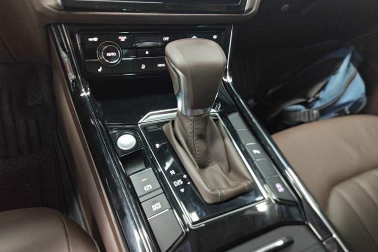 Used Volkswagen Phideon 2021 380TSI Luxury Edition Gear Lever