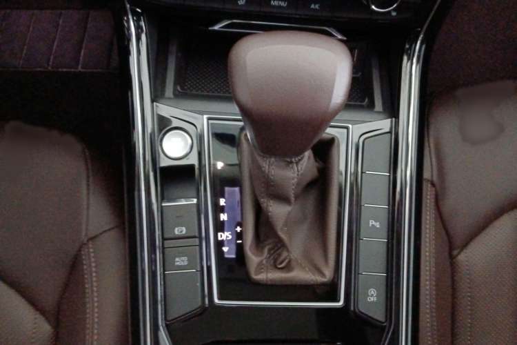 Used Volkswagen Phideon 2021 380TSI Luxury Edition Gear Lever