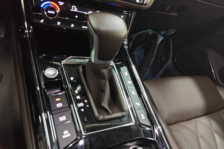 Used Volkswagen Phideon 2021 380TSI Prestige Edition Gear Lever