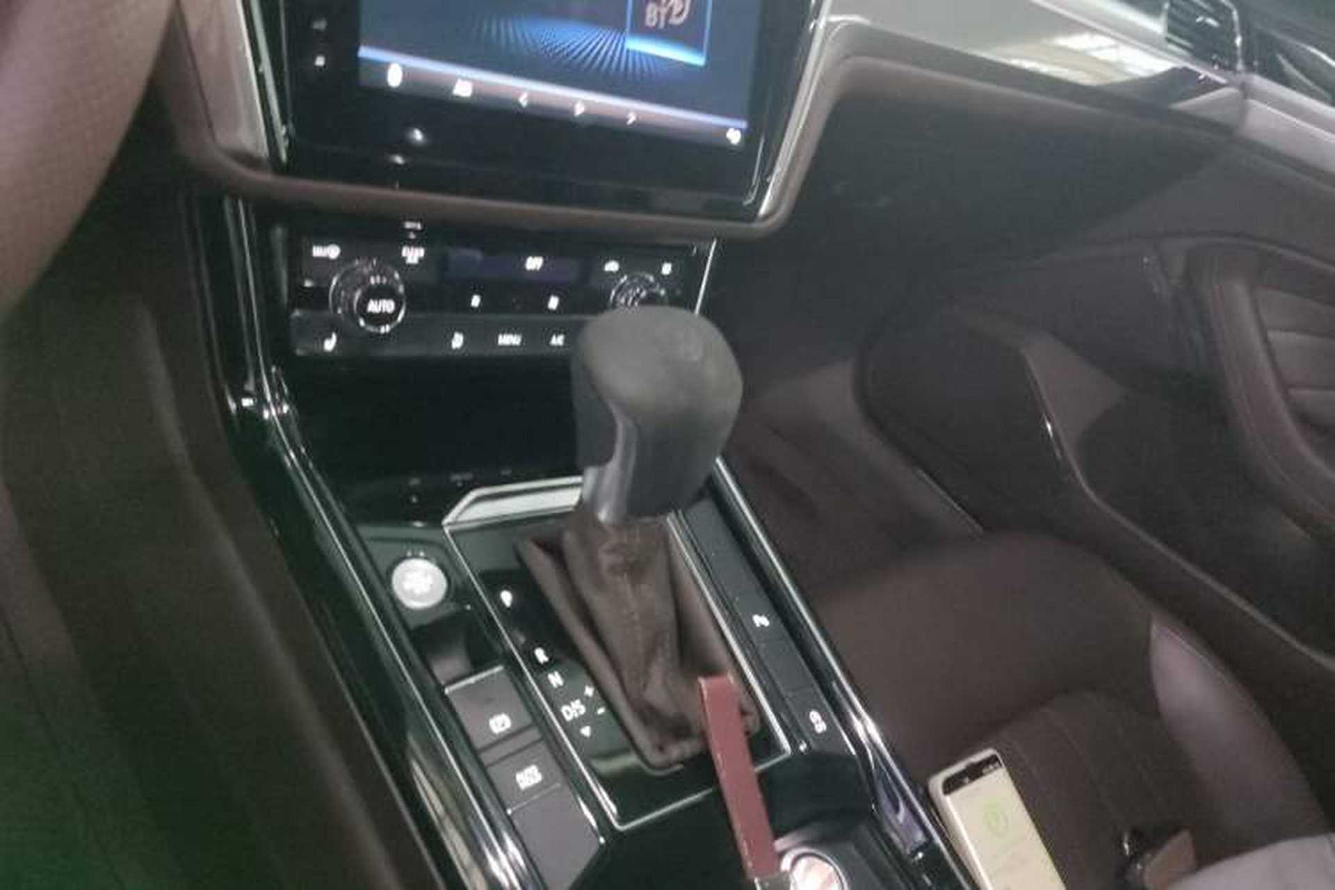 Used Volkswagen Phideon 2021 380TSI Luxury Edition Gear Lever