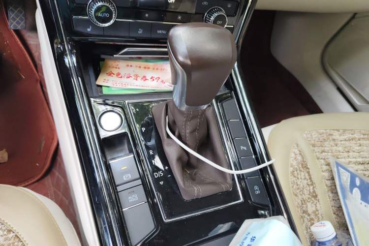 Used Volkswagen Phideon 2021 380TSI Luxury Edition Gear Lever