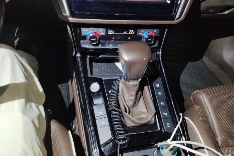 Used Volkswagen Phideon 2021 380TSI Luxury Edition Gear Lever