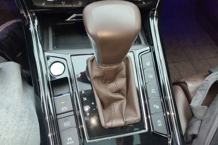 Used Volkswagen Phideon 2021 380TSI Prestige Edition Gear Lever