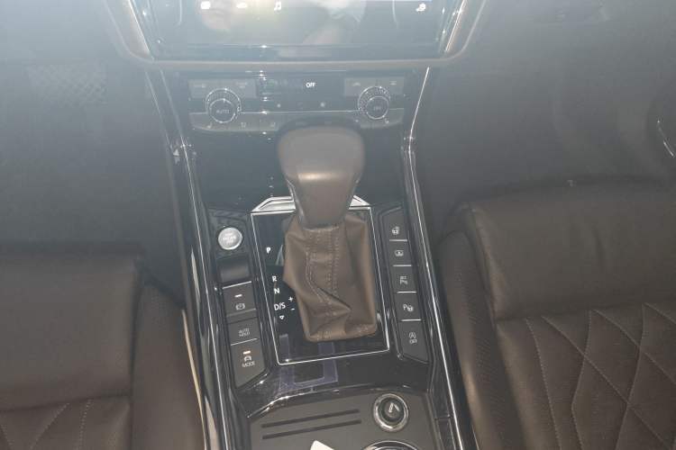 Used Volkswagen Phideon 2021 380TSI Prestige Edition Gear Lever