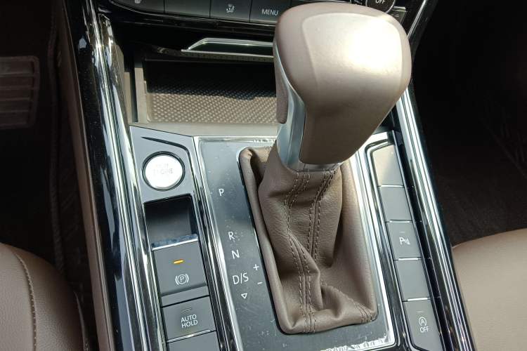 Used Volkswagen Phideon 2021 380TSI Luxury Edition Gear Lever