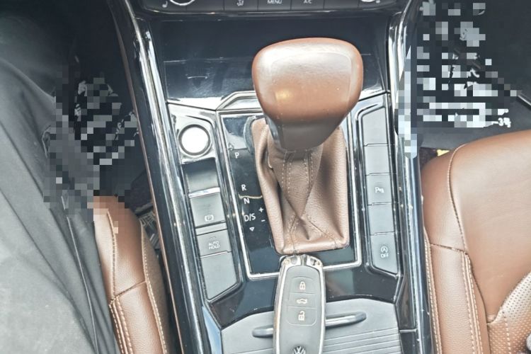 Used Volkswagen Phideon 2021 380TSI Luxury Edition Gear Lever