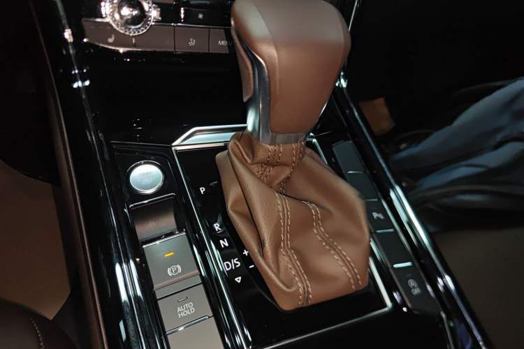 Used Volkswagen Phideon 2021 380TSI Luxury Edition Gear Lever