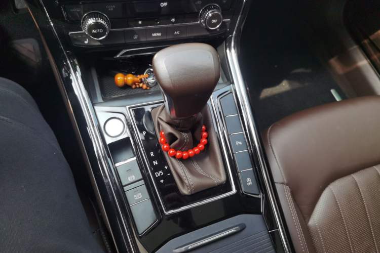 Used Volkswagen Phideon 2021 380TSI Luxury Edition Gear Lever