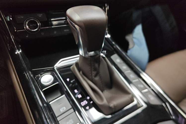Used Volkswagen Phideon 2021 380TSI Prestige Edition Gear Lever