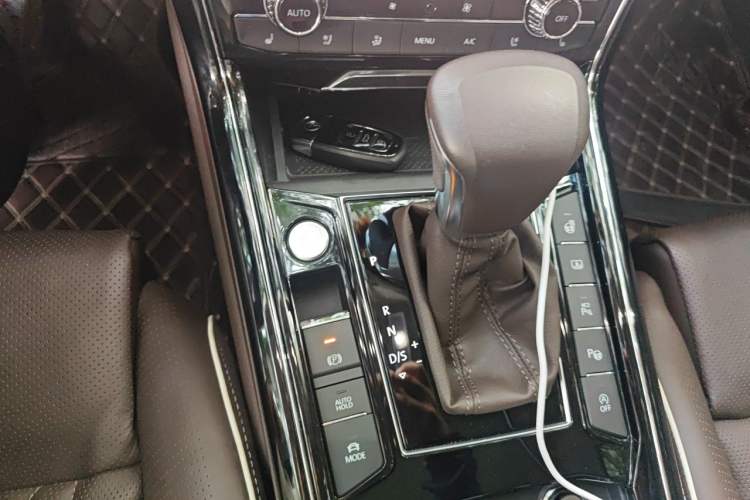 Used Volkswagen Phideon 2021 380TSI Prestige Edition Gear Lever