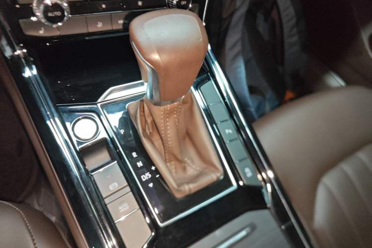 Used Volkswagen Phideon 2021 380TSI Luxury Edition Gear Lever