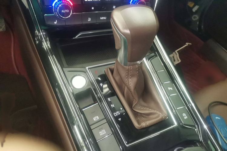 Used Volkswagen Phideon 2021 380TSI Luxury Edition Gear Lever