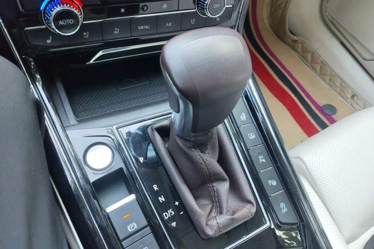 Used Volkswagen Phideon 2021 380TSI Prestige Edition Gear Lever
