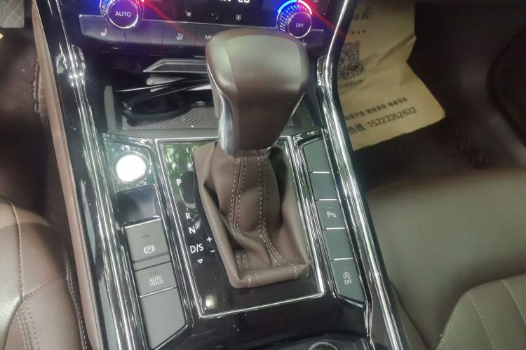 Used Volkswagen Phideon 2021 380TSI Luxury Edition Gear Lever