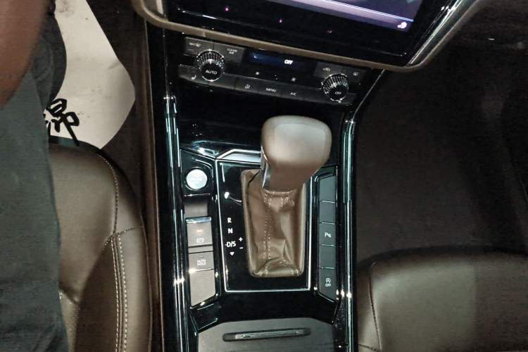 Used Volkswagen Phideon 2021 380TSI Luxury Edition Gear Lever