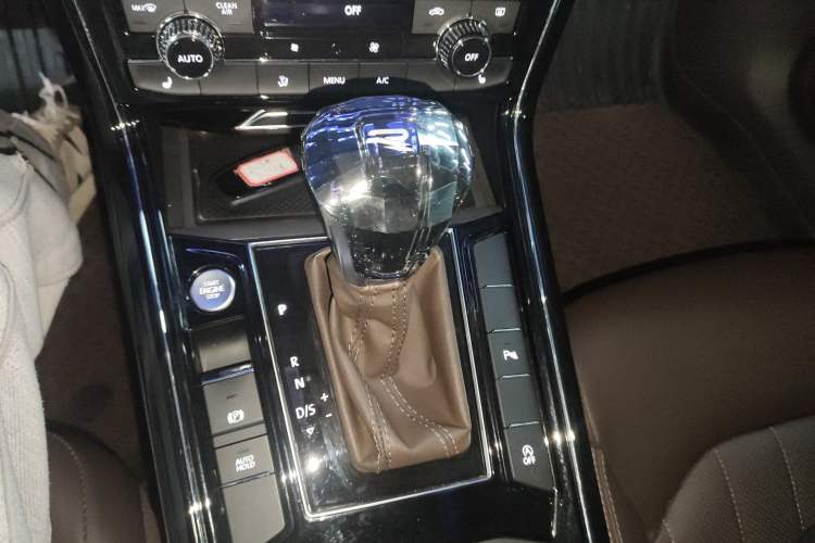 Used Volkswagen Phideon 2021 380TSI Luxury Edition Gear Lever