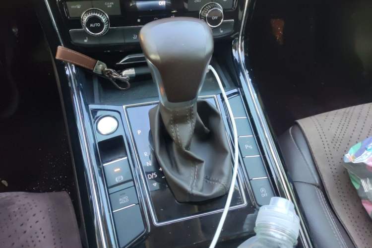 Used Volkswagen Phideon 2021 380TSI Luxury Edition Gear Lever