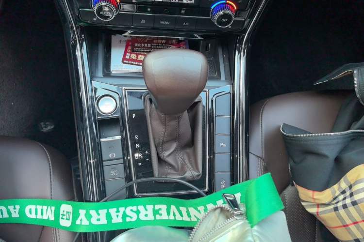 Used Volkswagen Phideon 2021 380TSI Luxury Edition Gear Lever
