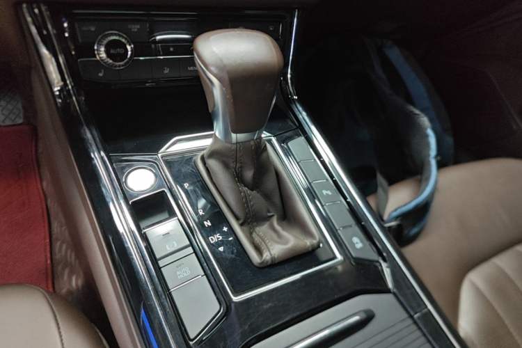 Used Volkswagen Phideon 2021 380TSI Luxury Edition Gear Lever